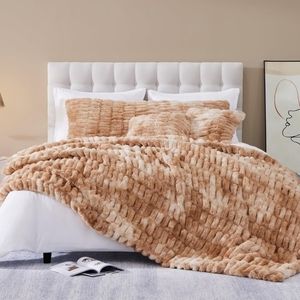 CASAAGUSTO Ruched Faux Fur Twin Blanket-Luxury Plush Fluffy Blanket 60x80